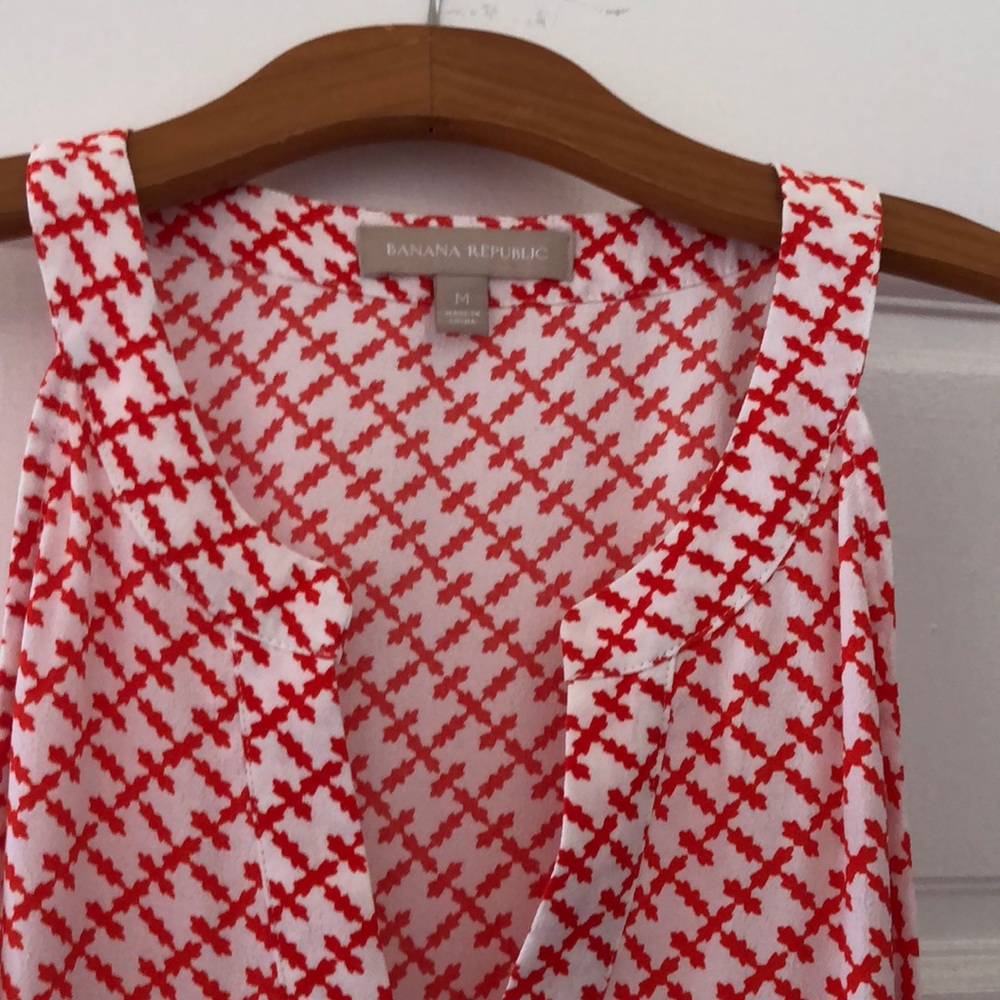 EUC Banana republic sleeveless blouse. Size M. - Picture 1 of 5
